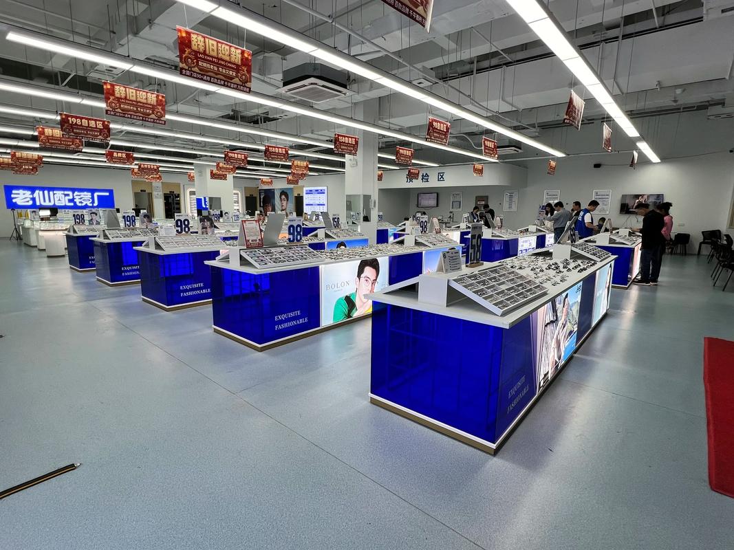 陽光視線眼鏡工廠店 簡約設計，專業(yè)服務的商業(yè)美學